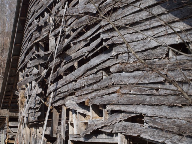 wooden-barn-falling-down-126051297738769VwK.jpg